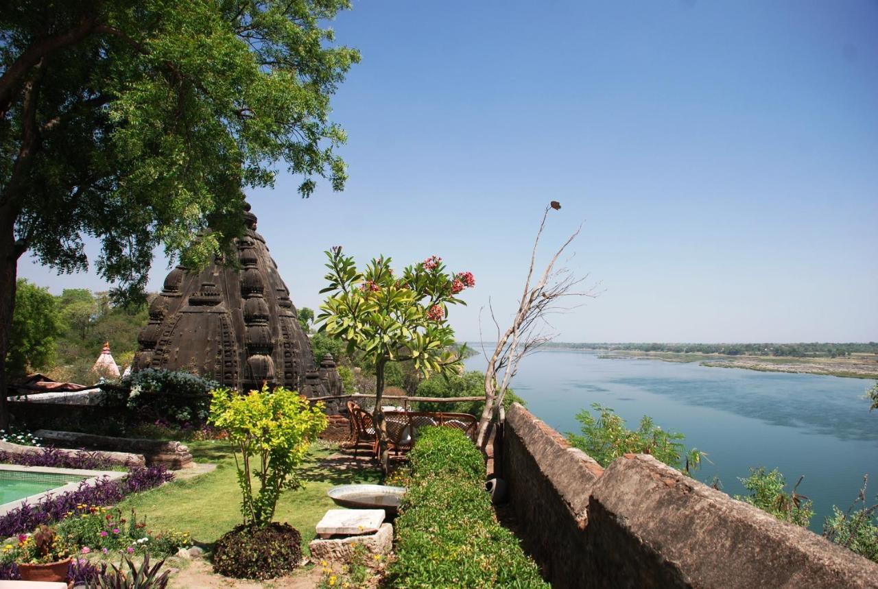 Ahilya Hotel